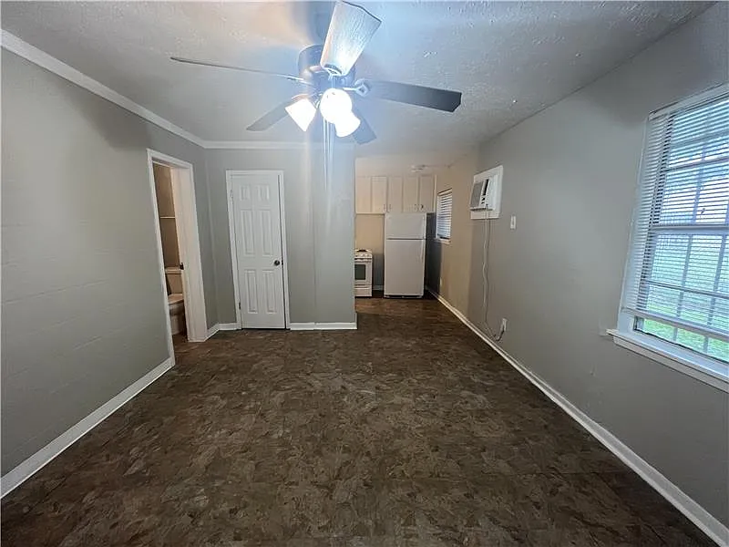 Studio, 399 sqft, $525 — Photo 2