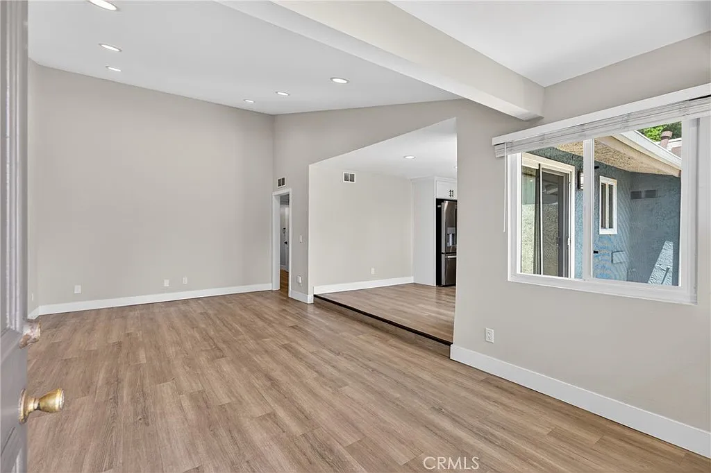 Building Photo - 8416 Burnet Ave #7