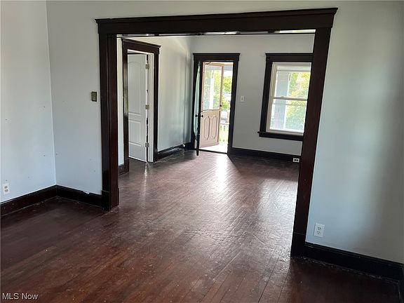 5th image of 3461 W 95th St