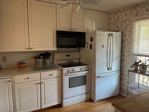 5th image of 115 Ledbury Cir NE