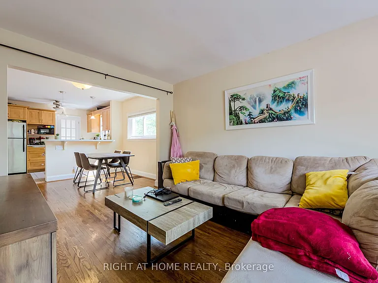 32 Florens Ave — Photo 8