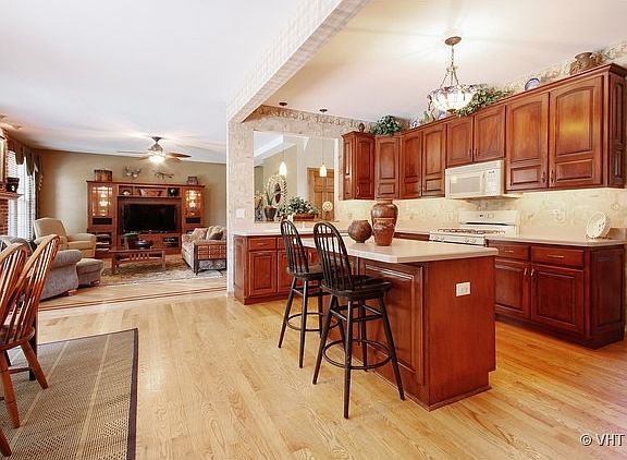 4th image of 24615 Lincolnway St