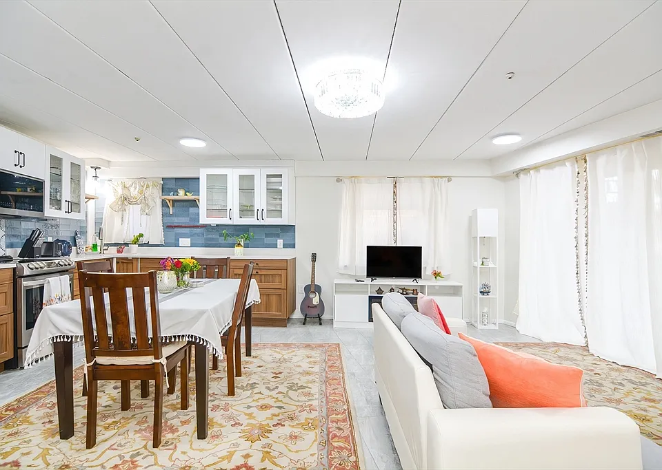 54 Concord Ave #102