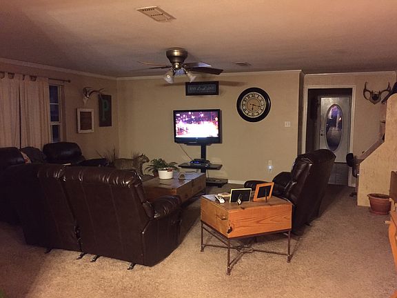 20x20 spacious living room