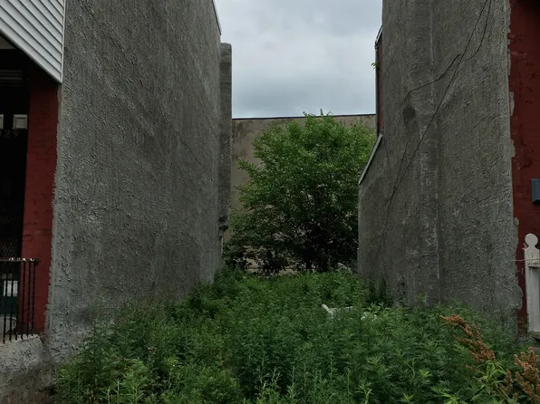 927 N 42nd St, Philadelphia, PA 19104