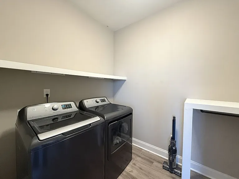 5005 Rainier Dr — Photo 15