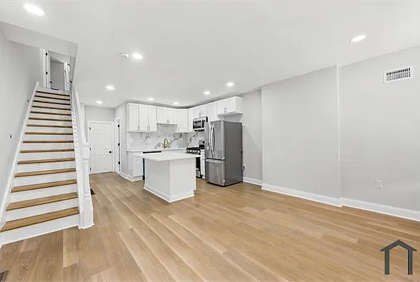 4 bed, 1350 sqft, $2,300 — Photo 4