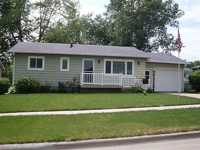 411 Hazel St photo 1