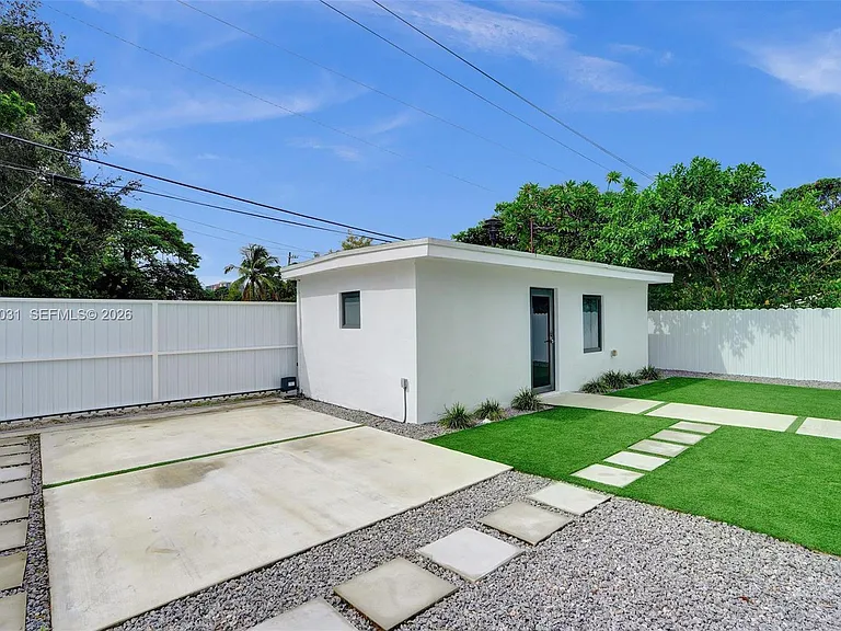 30 NW 41st St — Photo 16