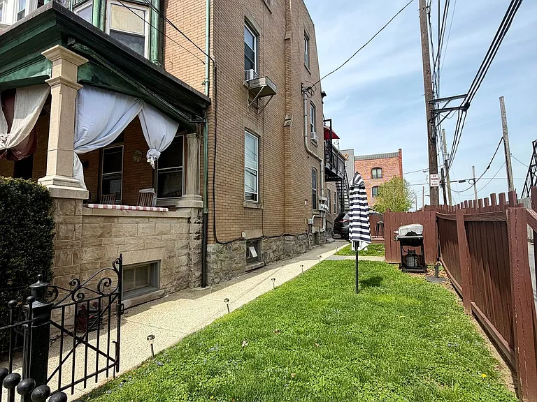 31 W James St #1F — Photo 11