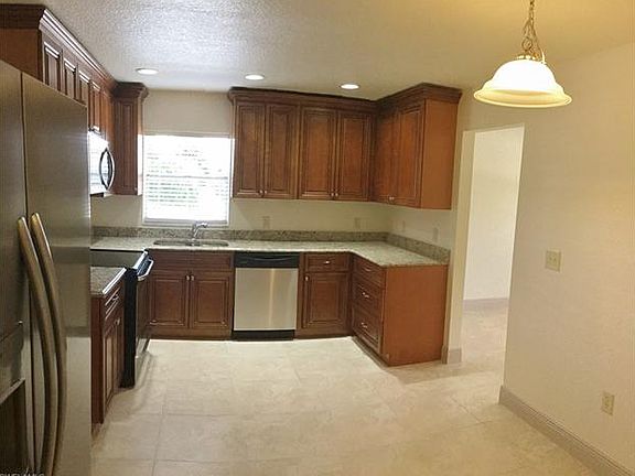 4th image of 307 SW 47th Ter APT 2