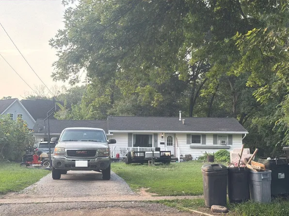 150 Lincoln Rd, Marquette Heights, IL 61554