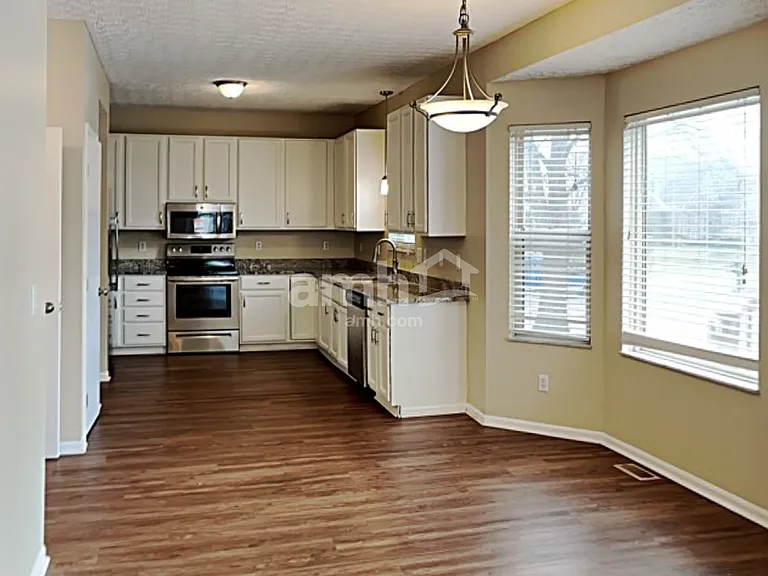 8789 Linick Dr — Photo 4