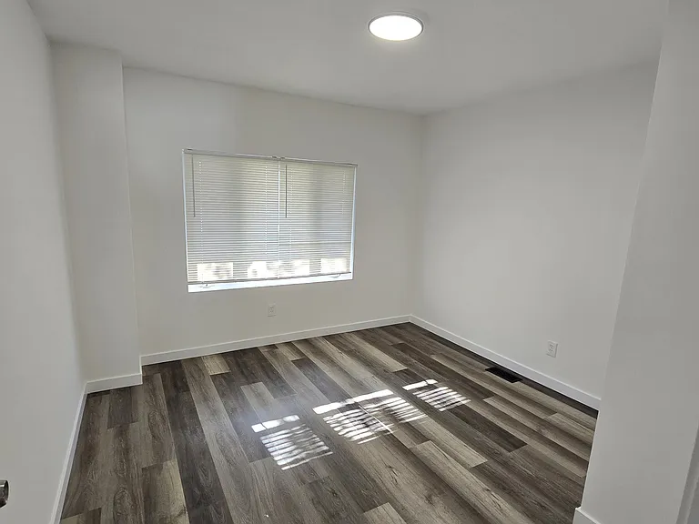 236 Clarendon Ave — Photo 7