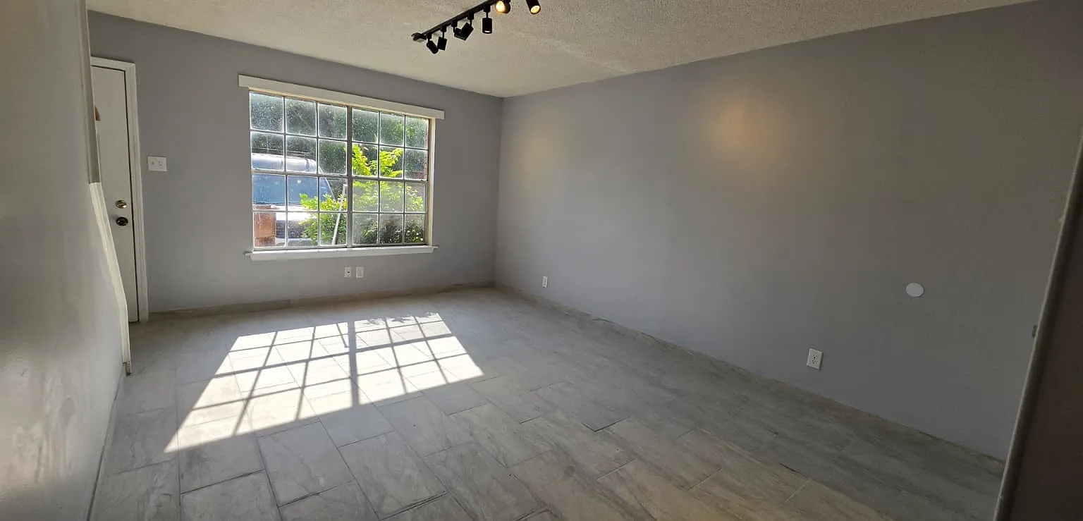 2 bed, 1010 sqft, $1,200 — Photo 1
