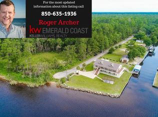 885 Alaqua Dr, Freeport, FL 32439