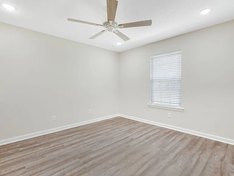 561 Church Cir — Photo 10