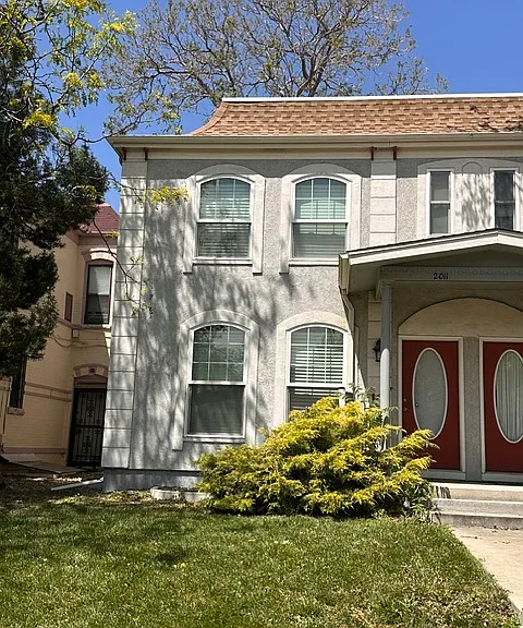 2011 N Vine St #2011 — Photo 1