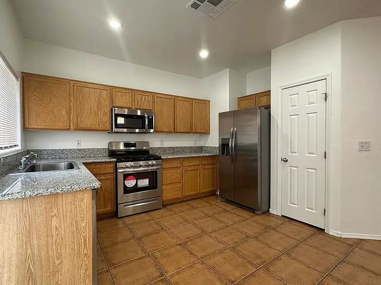 10541 Kivas Ct — Photo 6