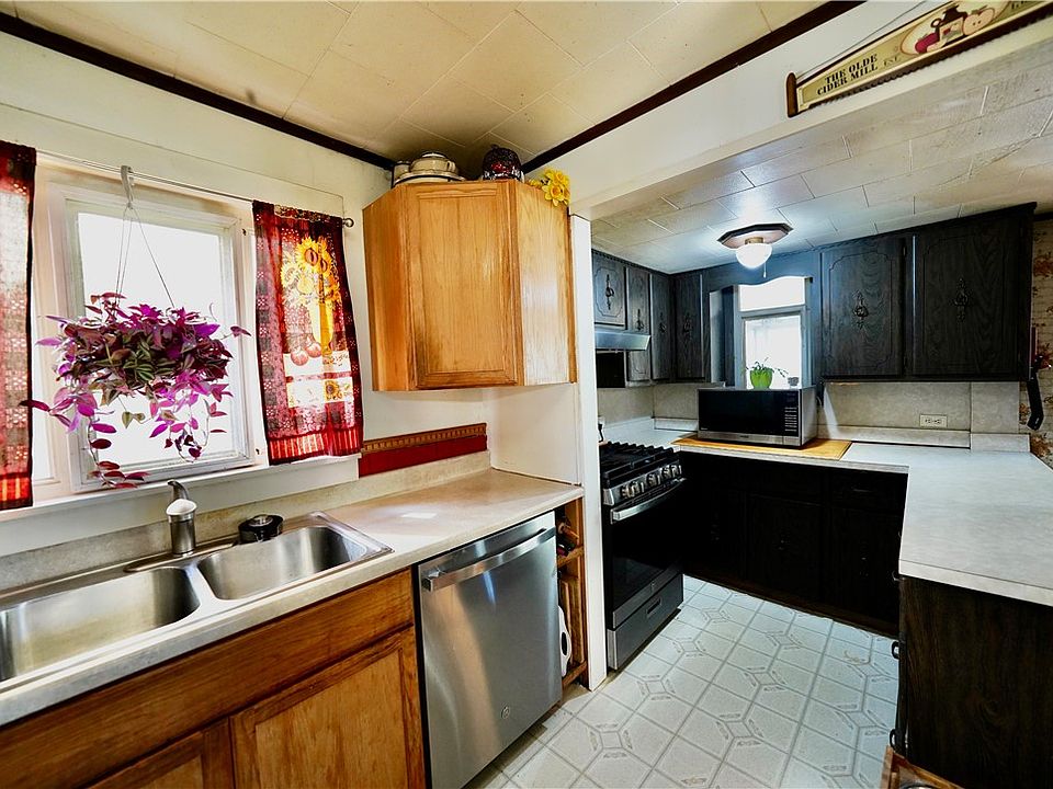 13th image of 223 N Elm St