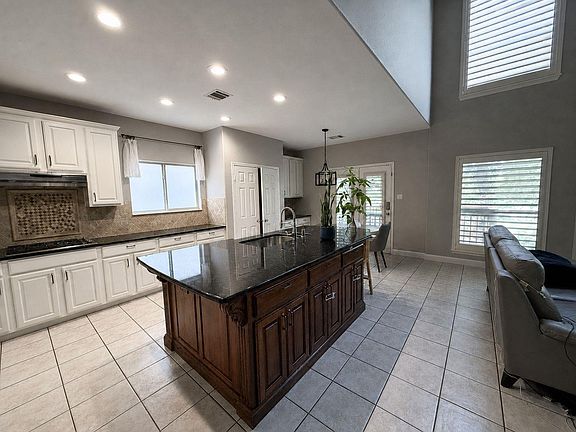 4th image of 2536 Crenshaw Dr