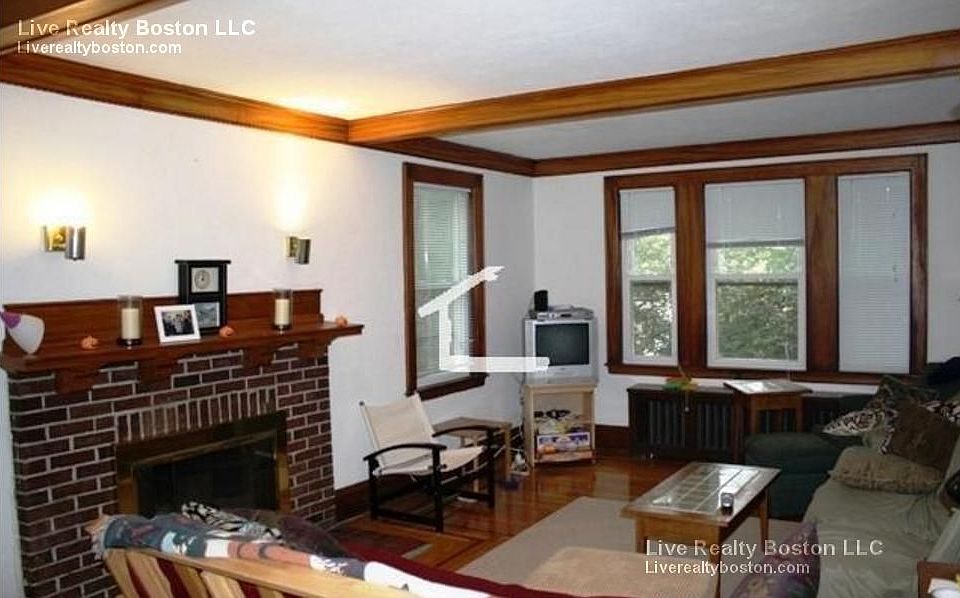 2nd image of 116 Lake St #3R