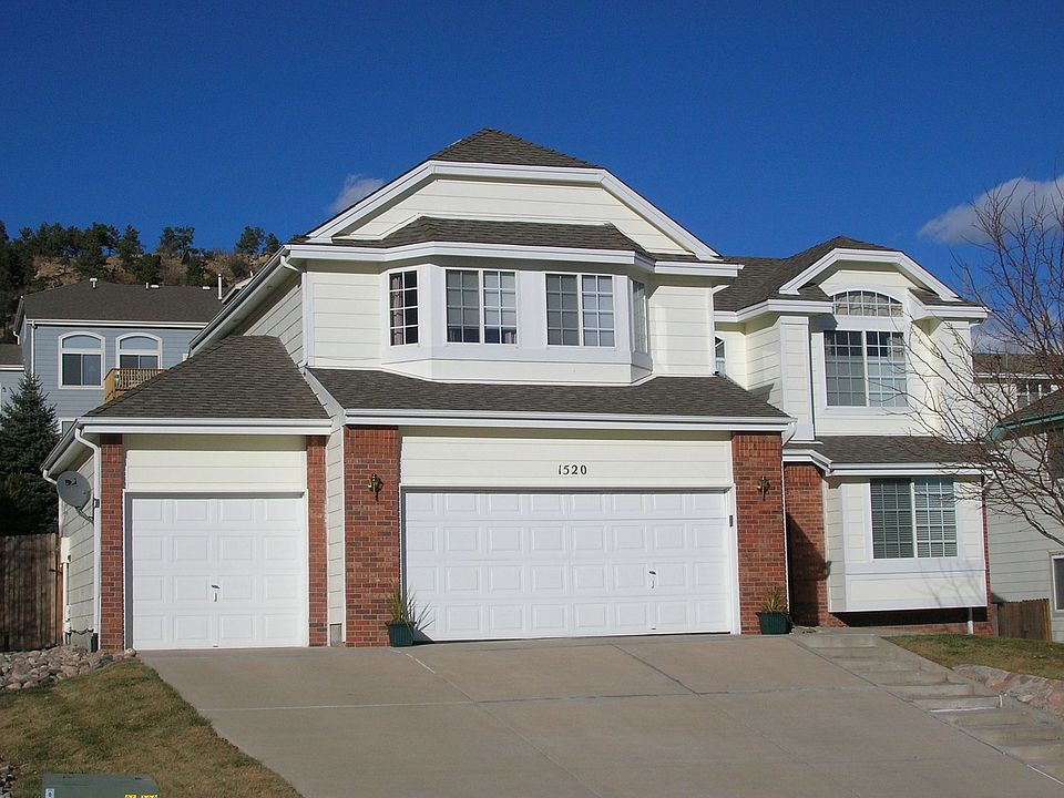 Fantastic Northwest Area 2-Story with 3-Car Garage.