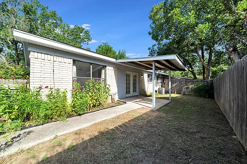 1129 W San Antonio St Photo 1