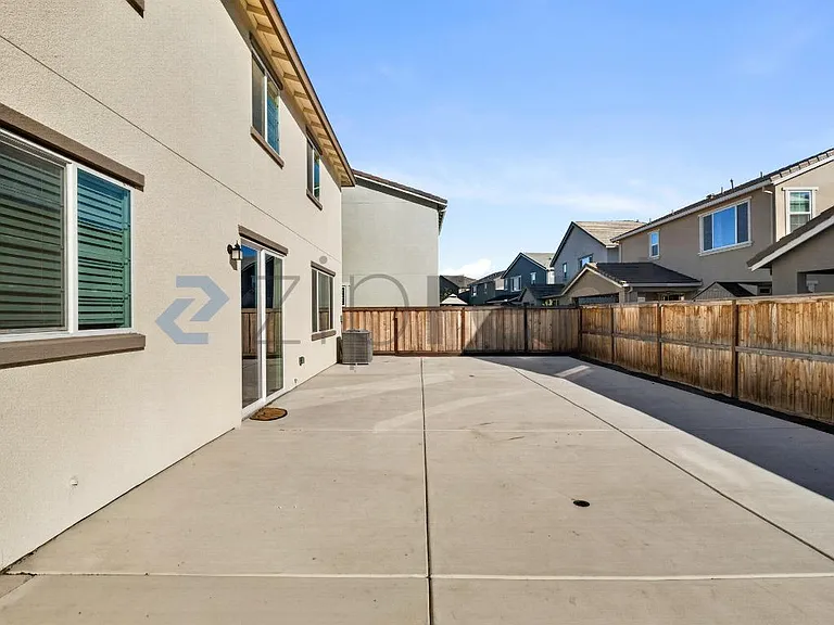580 Rosedale Way — Photo 32