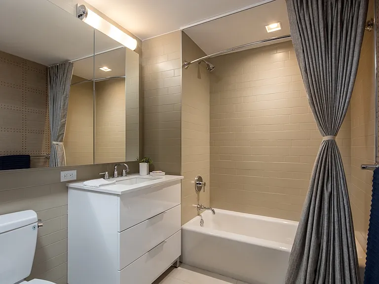 535 W 43rd St S #9L — Photo 11