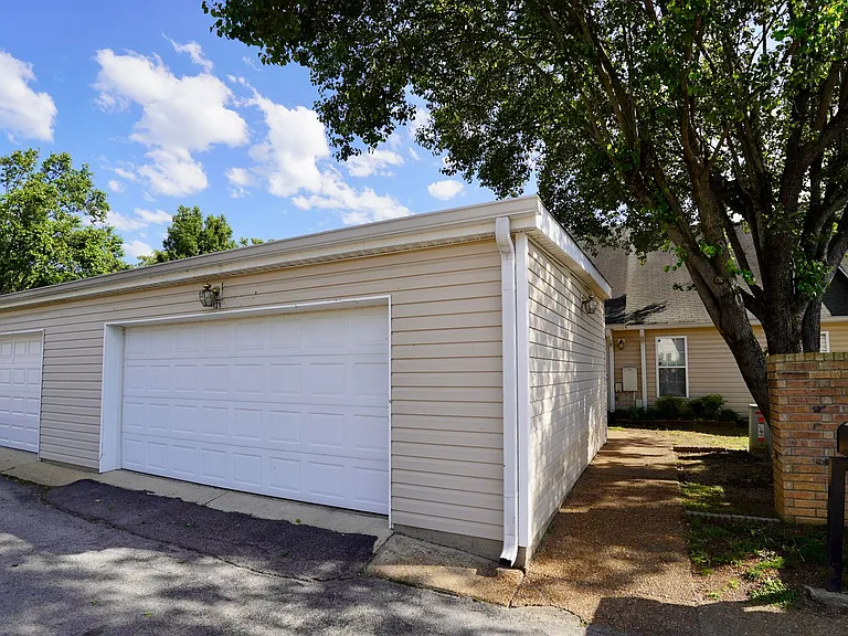 131 Lake Chateau Dr — Photo 24