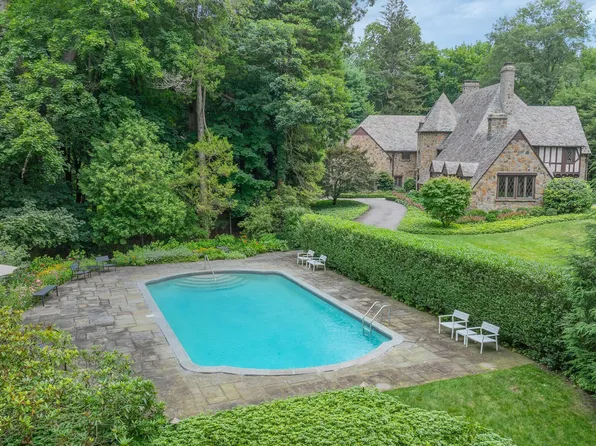 11 Alden Rd, Greenwich, CT 06831