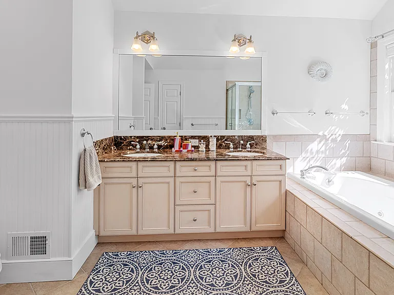 565 Wainscott Northwest Rd — Photo 15