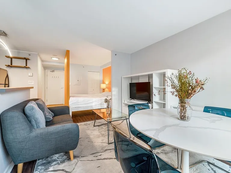 1295 Richards St #311 — Photo 4