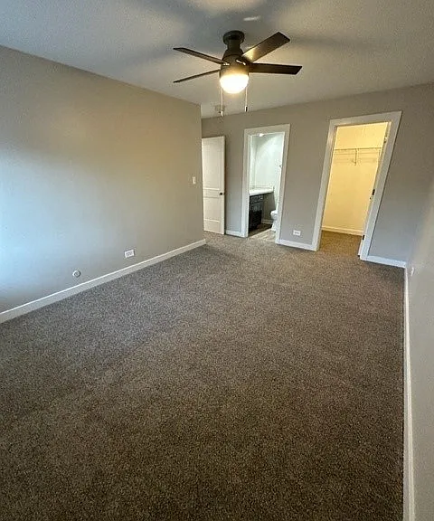 Master Bedroom With En Suite Bathroom & Walk-In Closet