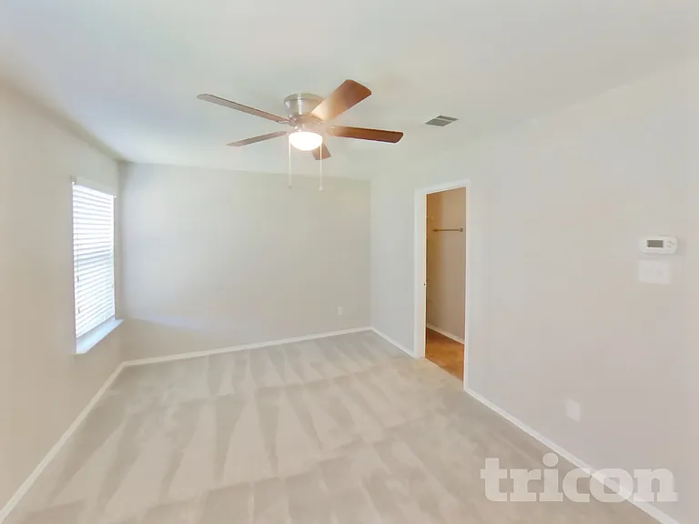 1114 Bellevue Dr — Photo 6