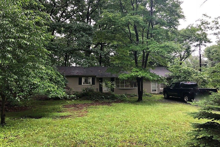 1st image of 16010 Tiffany Ln