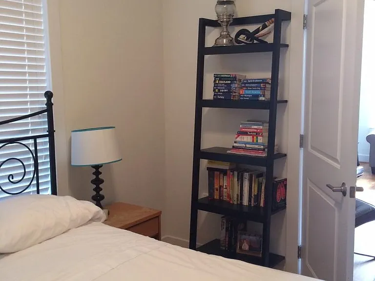 Guest bedroom/2nd bedroom