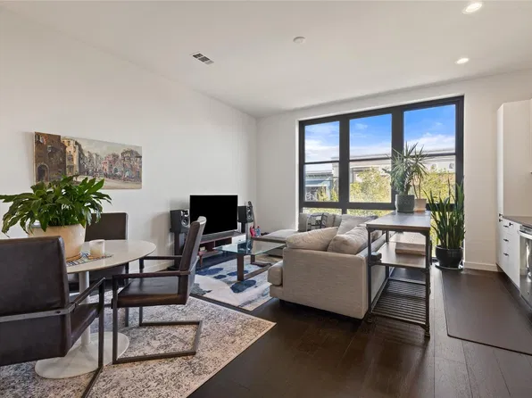 800 Embassy Dr APT 314, Austin, TX 78702