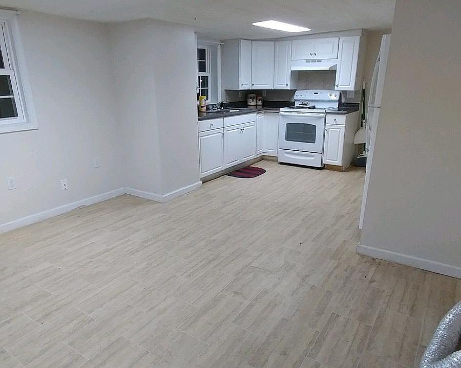 2nd image of 40 Lower Rock St #1