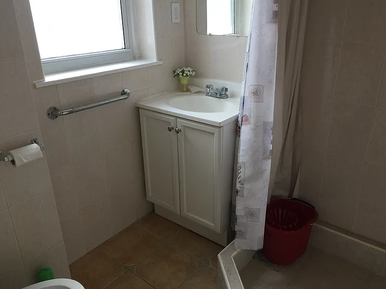6355 Eastwood St #BASEMENT — Photo 11