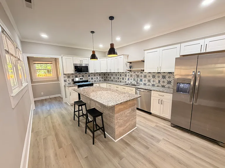 312 N Sumner St — Photo 9