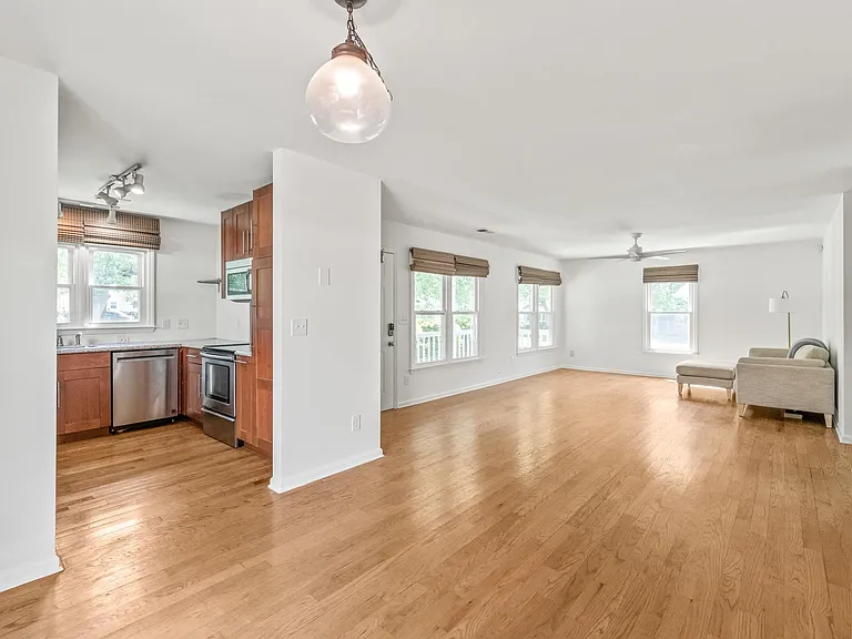 1118 Polk St — Photo 4