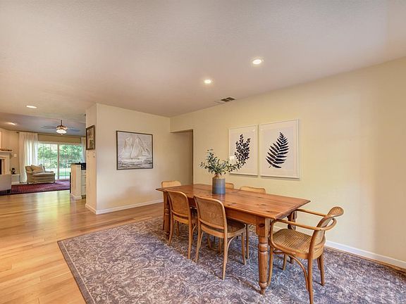 3rd image of 3909 Esperanza Dr