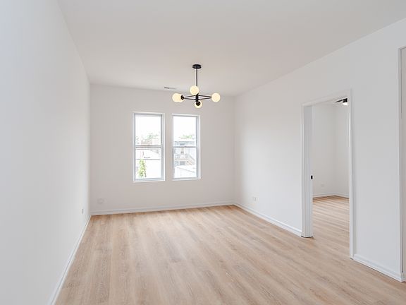 4th image of 1330 N Artesian Ave APT 1R