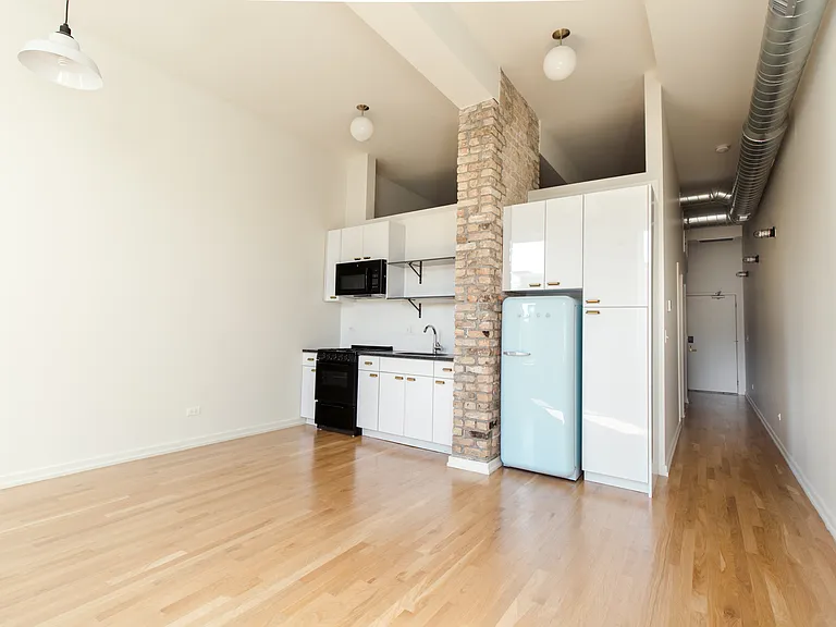 1422 N Milwaukee Ave — Photo 7