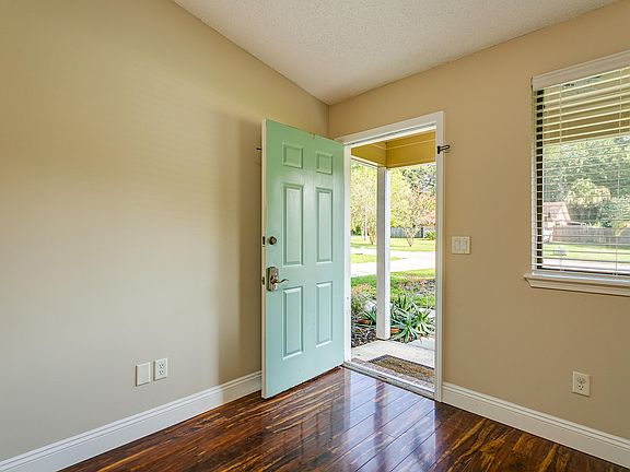 3rd image of 2617 Sandy Hollow Dr