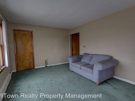 5th image of 133 1/2 1st Ave W