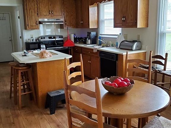 5th image of 402 Crutcher Cir