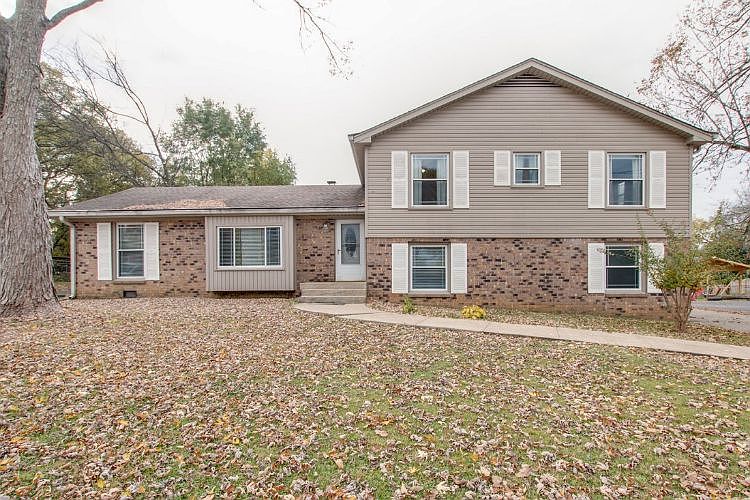 1st image of 129 Clearlake Dr E